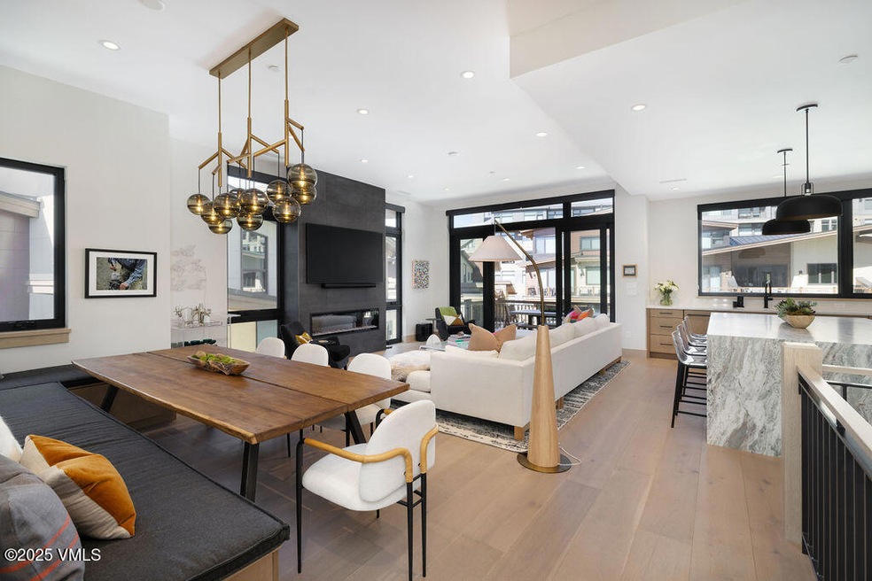 2504_one_riverfront_13_interior_great_a