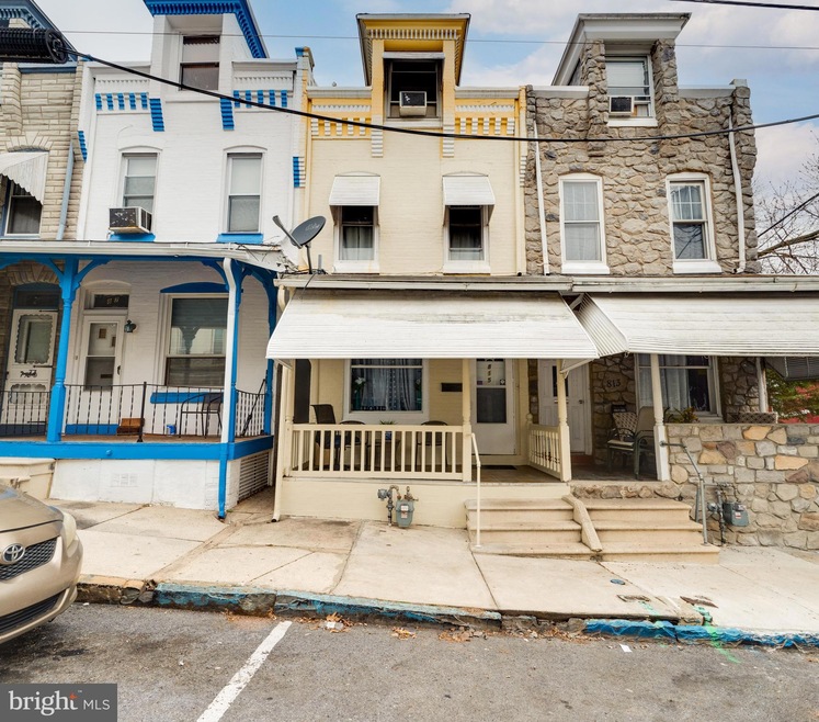 815 Pear St, Reading, PA 19601 - photo 1