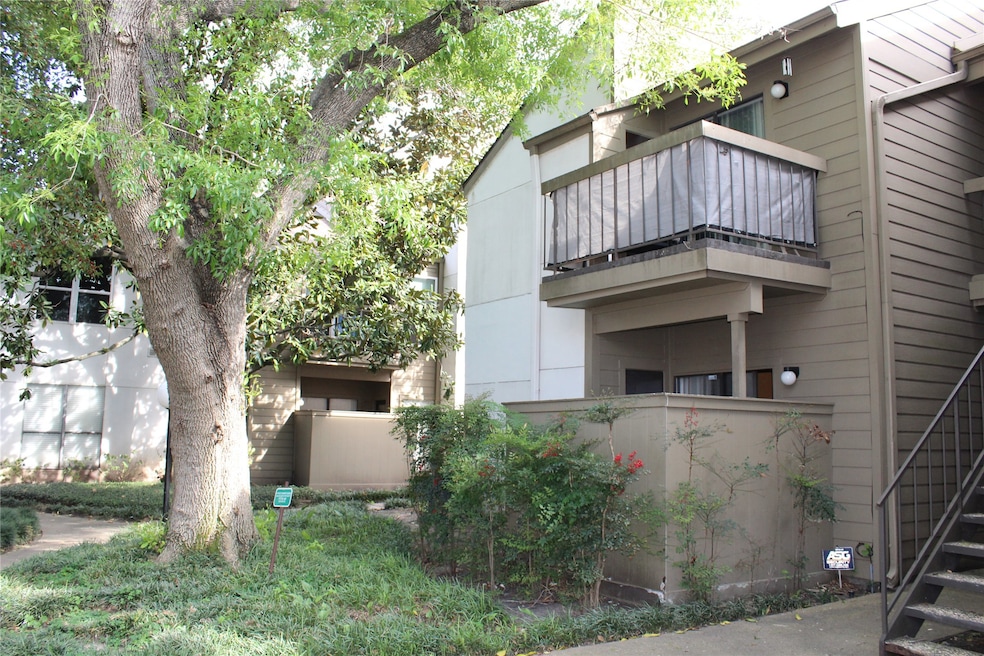 2nd floor unit w/balcony