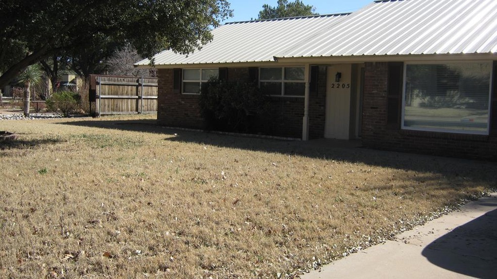 2205 Cimmaron Dr, Midland, TX 79705 - photo 1
