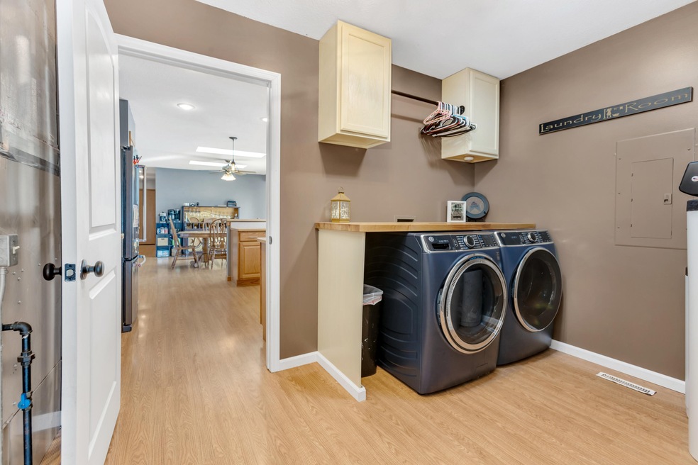 10880 Ashburn Rd, Wapakoneta, OH 45895 - photo 1