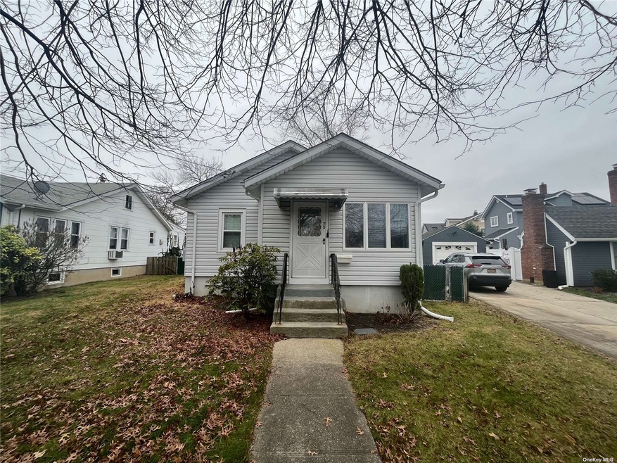 75 Sherman St, Merrick, NY 11566 - photo 1