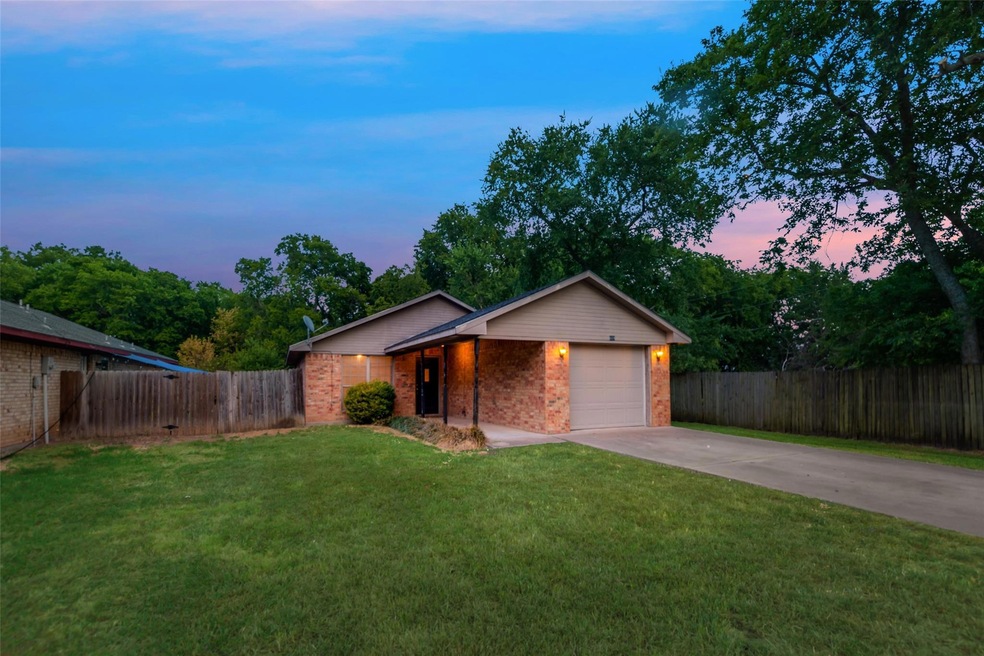 609 Houston St, Pottsboro, TX 75076 - photo 1