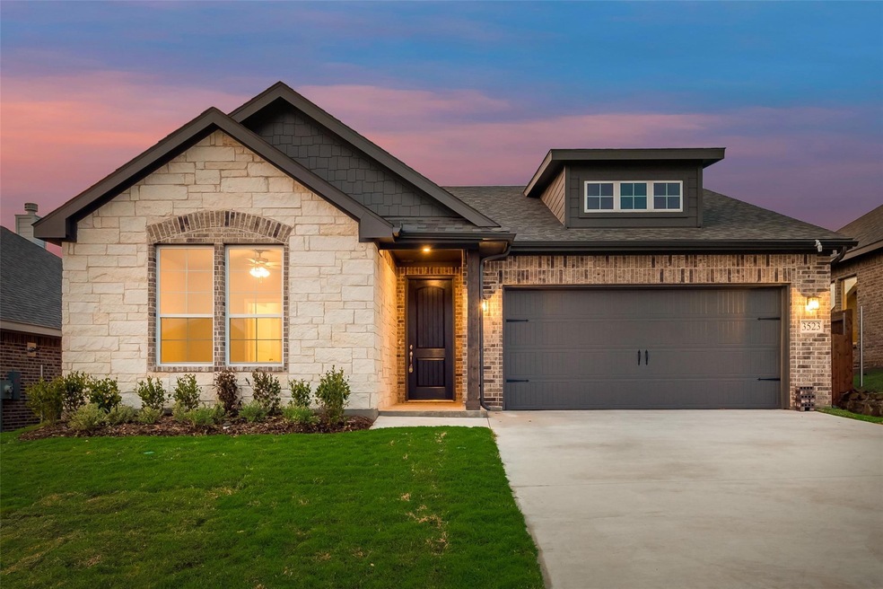 3523 Austin St, Gainesville, TX 76240 - photo 1