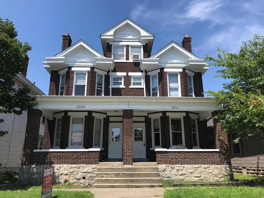 2209 Summit