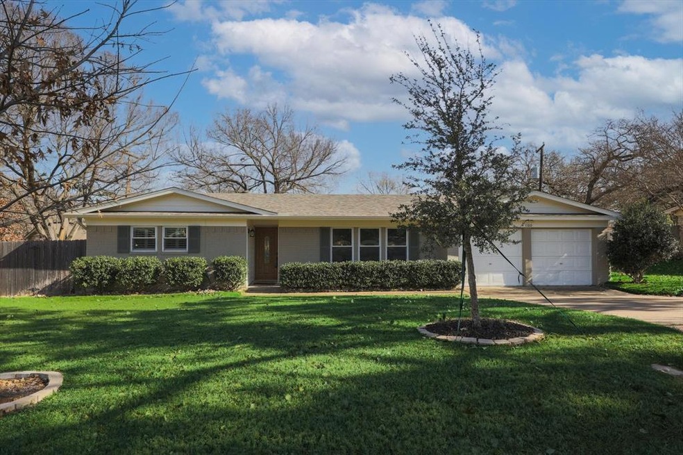 1160 Forest Oaks Ln, Hurst, TX 76053 - photo 1