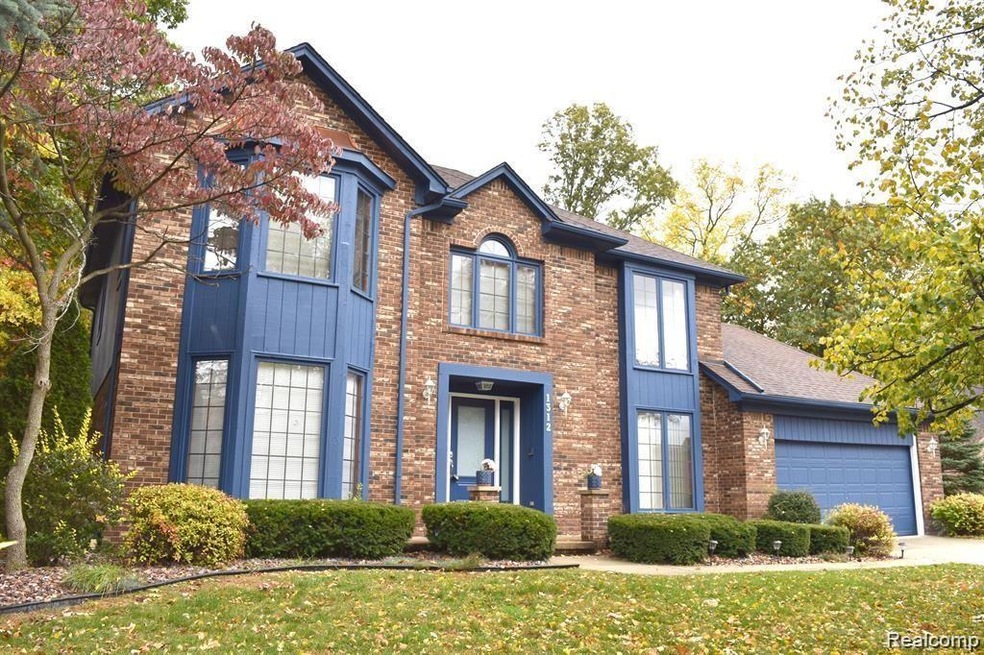 1312 Kingspath Dr, Rochester Hills, MI 48306 - photo 1