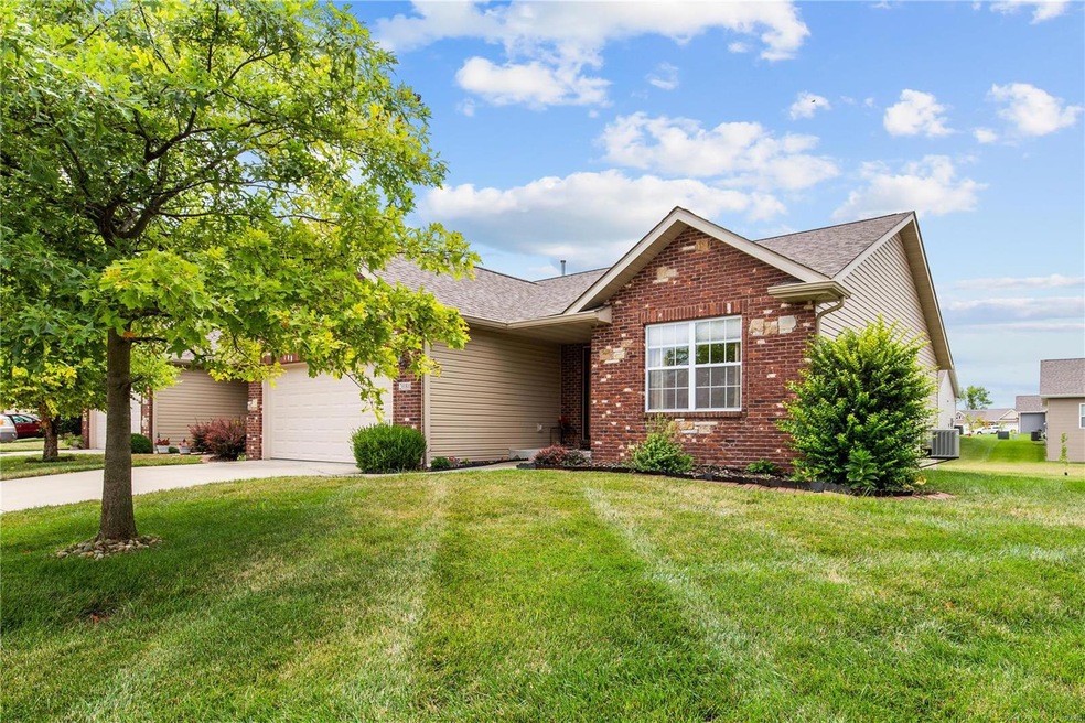 2080 Briarbend Ct, Maryville, IL 62062 - photo 1