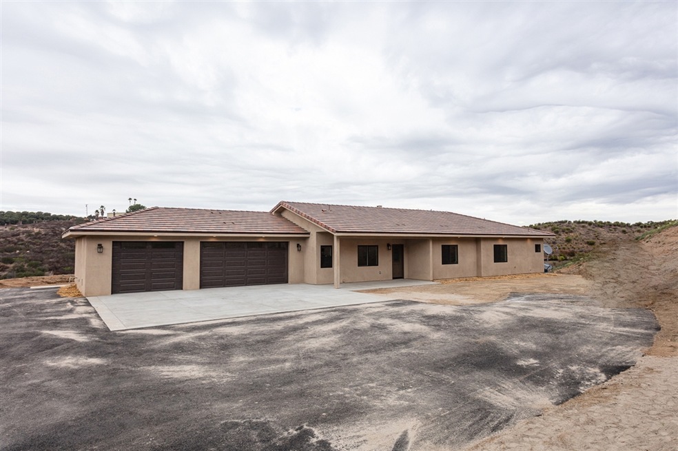 9525 Circle r Dr, Valley Center, CA 92082 - photo 1