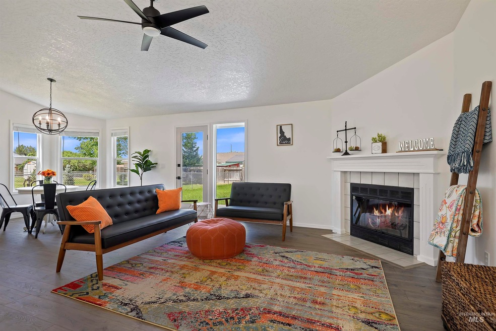 324 Hickory Ct, Nampa, ID 83686 - photo 1