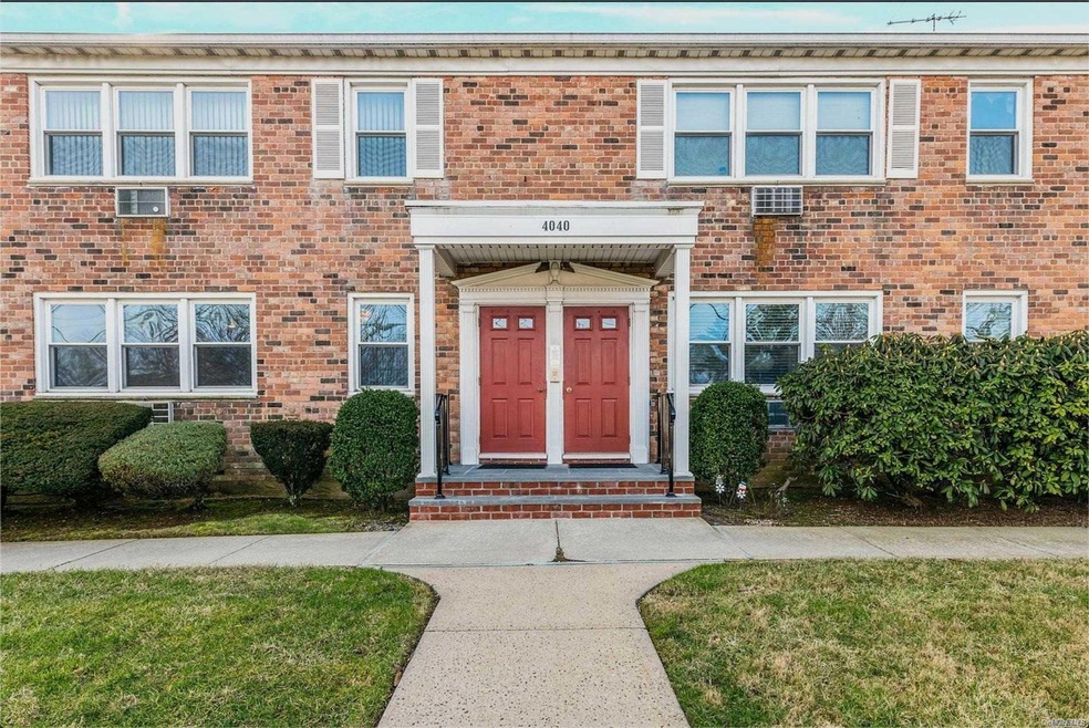 4040 Jerusalem Ave unit 1A, Seaford, NY 11783 - photo 1