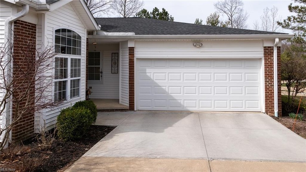 726 Woodlake Dr unit 17A, Aurora, OH 44202 - photo 1