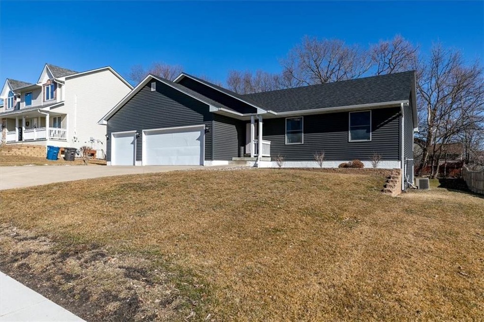 4113 Bayview Ct, Des Moines, IA 50320 - photo 1