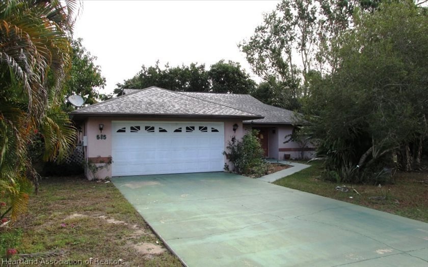 585 Concert Dr, Lake Placid, FL 33852 - photo 1