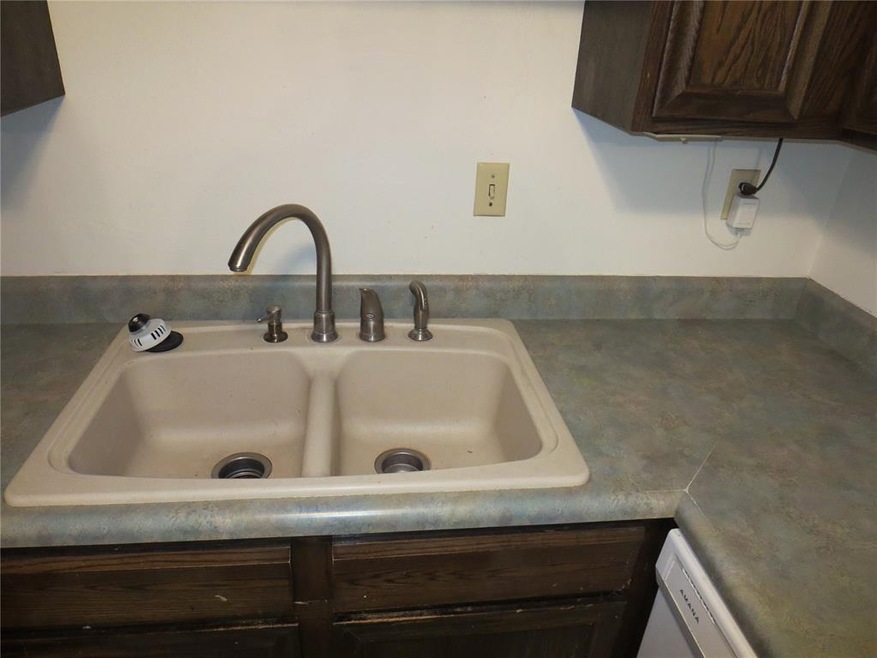 3630 Mt Vernon Rd SE unit 3, Cedar Rapids, IA 52403 - photo 1