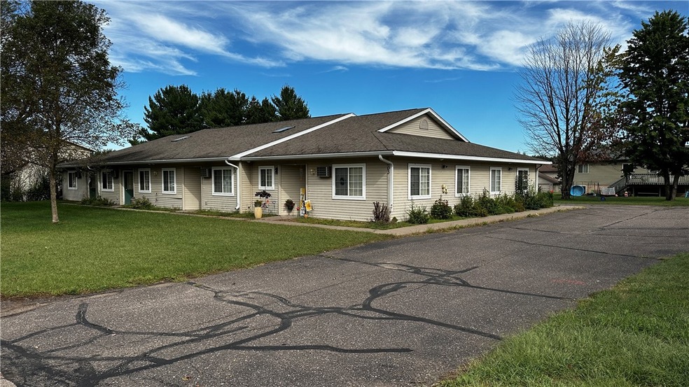 303 Micheels Ln unit 5, Menomonie, WI 54751 - photo 1