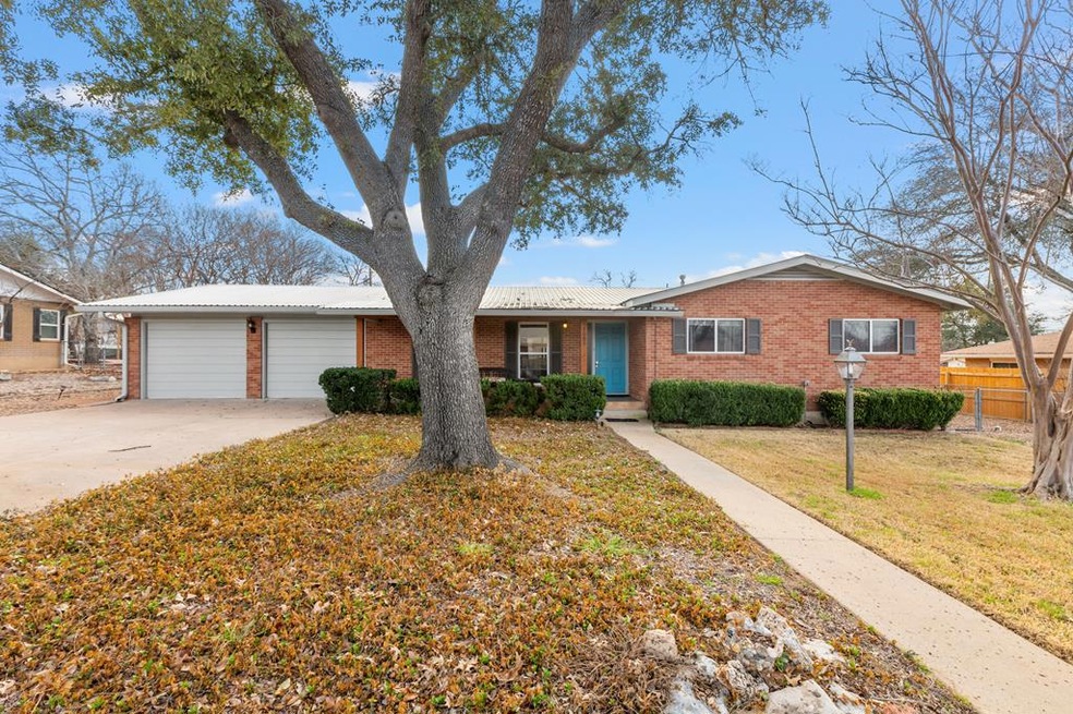 1003 Avenue B, Fredericksburg, TX 78624 - photo 1