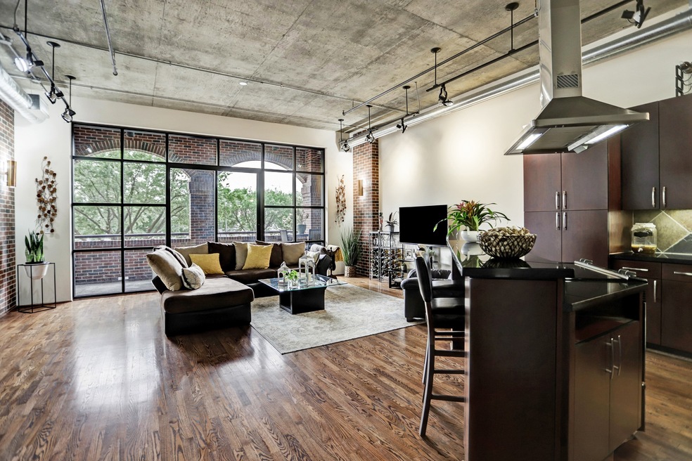 505 Bastrop St unit 203, Houston, TX 77003 - photo 1
