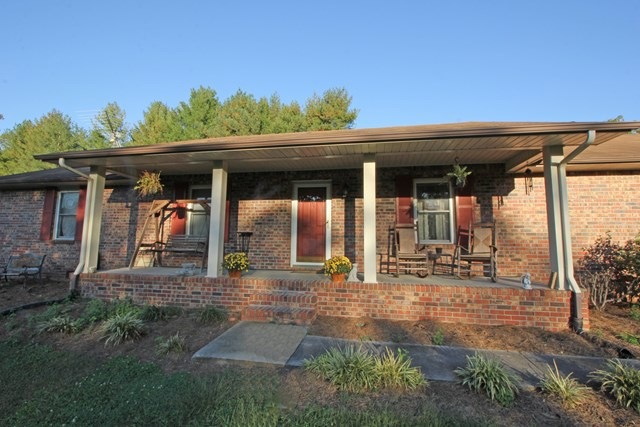 1426 Thrasher Hills Dr NE, Dalton, GA 30721 - photo 1