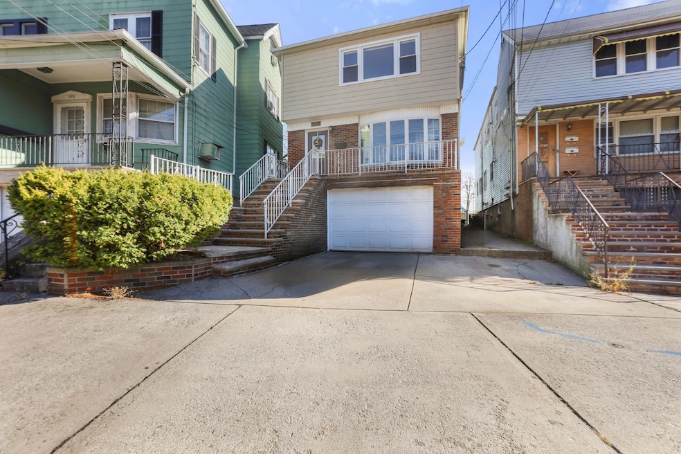 576 Avenue E, Bayonne, NJ 07002 - photo 1