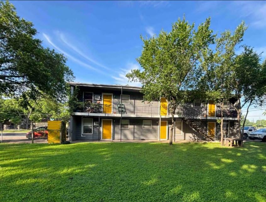 901 Springdale Rd unit 106, Austin, TX 78702 - photo 1