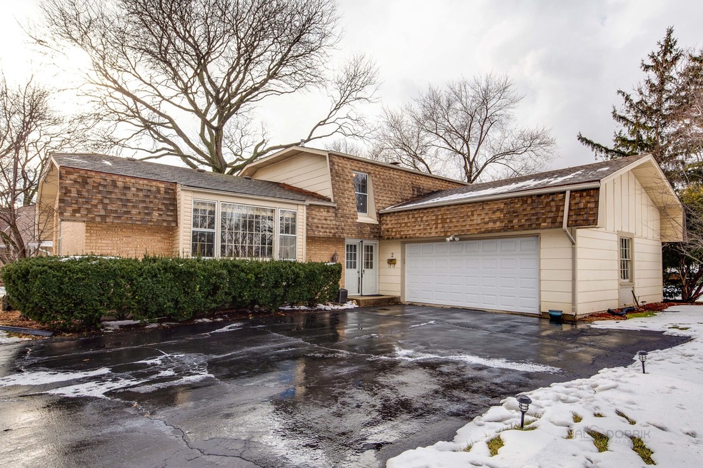 2 Woods Chapel Rd, Rolling Meadows, IL 60008 - photo 1