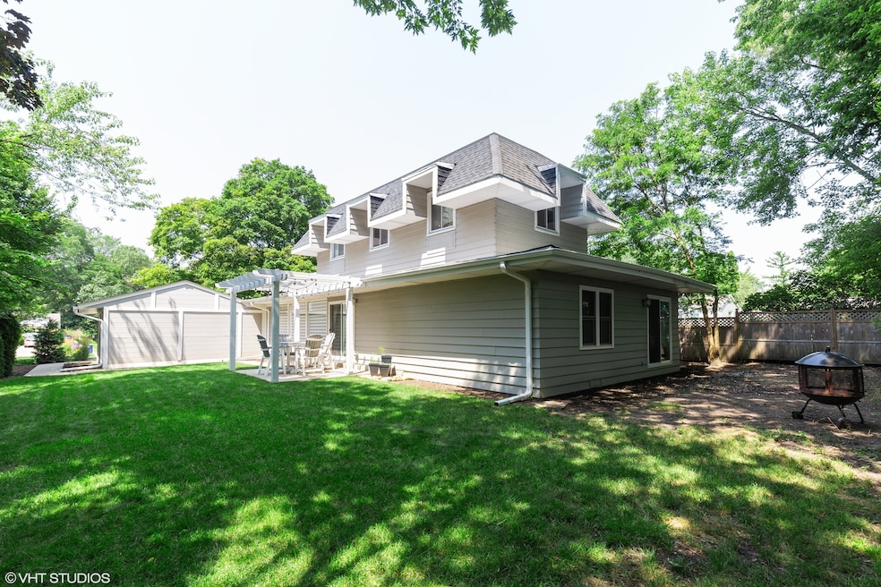 915 S Main St, Wheaton, IL 60189 - photo 1