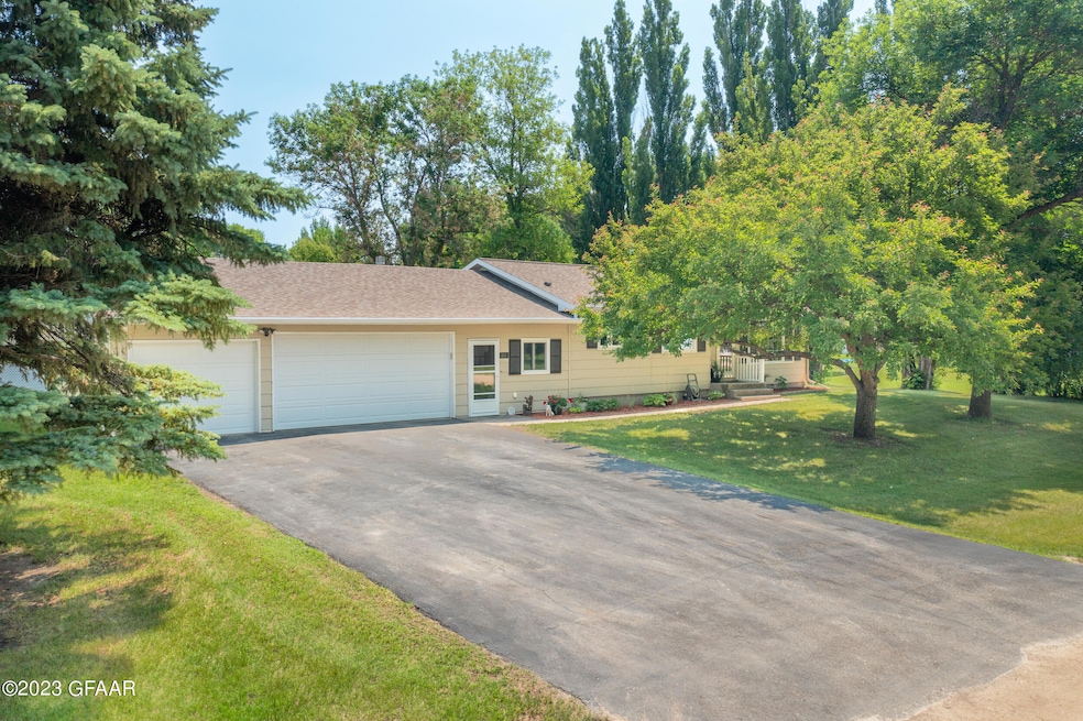 602 3rd Ave, Reynolds, ND 58275 For Sale