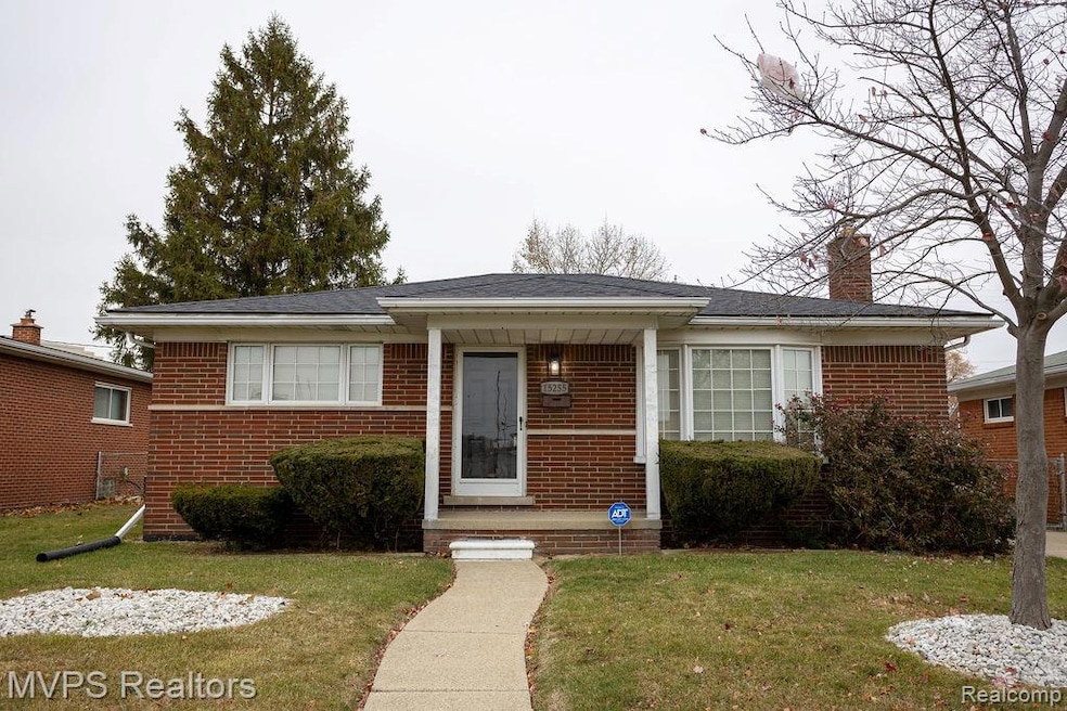 15255 Ego Ave, Eastpointe, MI 48021 - photo 1