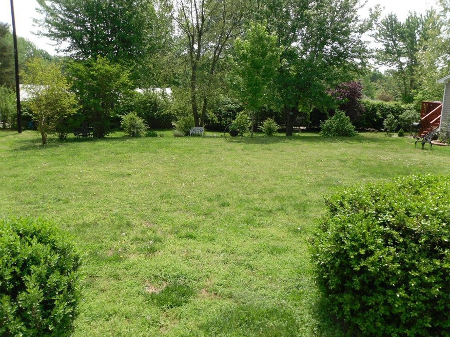 327 Pine Hill Dr, Hopkinsville, KY 42240 - photo 1