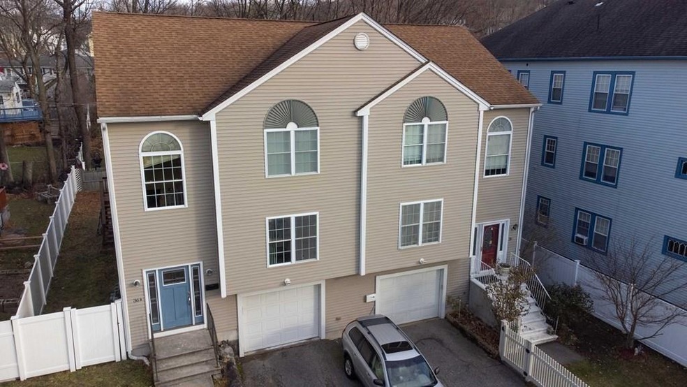 36 Woodford St unit B, Worcester, MA 01604 - photo 1