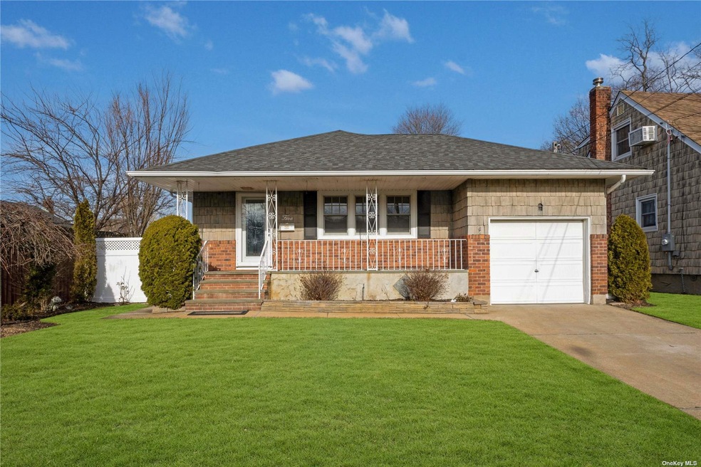 5 Trezza Ct, Bellmore, NY 11710 - photo 1