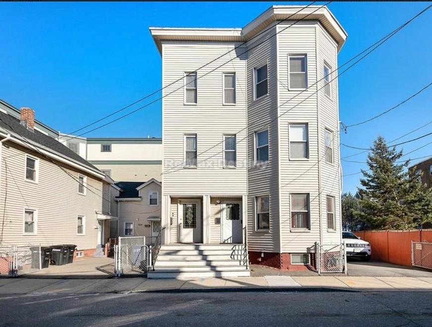 422 Norfolk St unit 3, Somerville, MA 02143 - photo 1