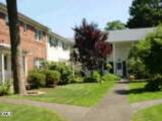 245 Unquowa Rd unit 32, Fairfield, CT 06824 - photo 1