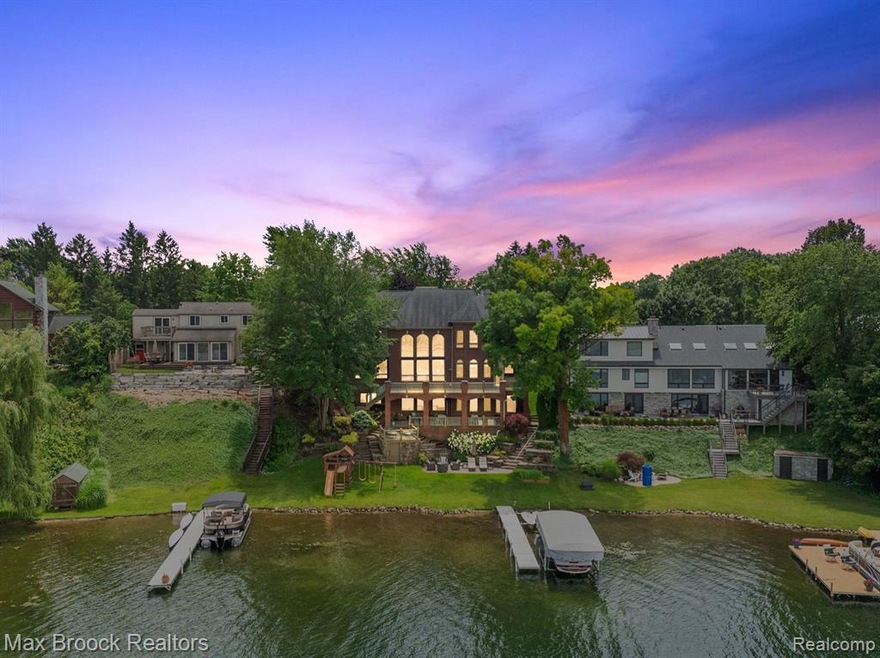 6340 Lakeshore St, West Bloomfield, MI 48323 - photo 1