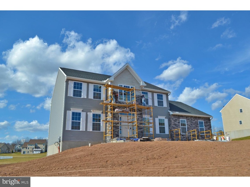 207 Pleasant View Dr, Douglassville, PA 19518 - photo 1