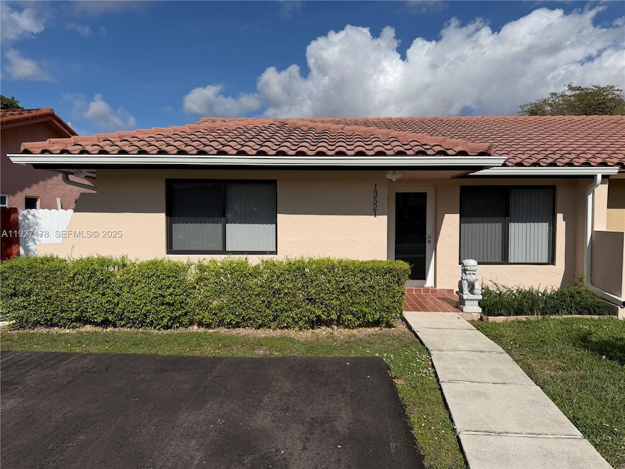 13521 SW 65th Ln, Miami, FL 33183 - photo 1