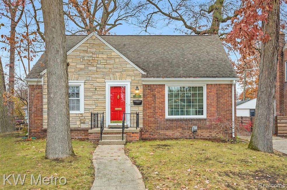 620 Catalpa Dr, Royal Oak, MI 48067 - photo 1