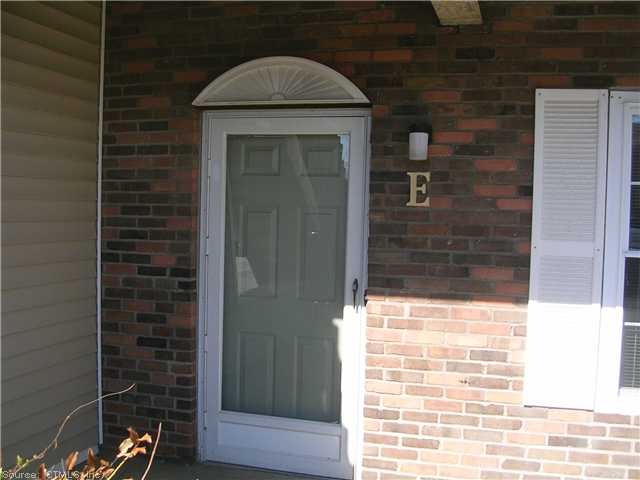 157 Kings Hwy - 157 1 2 unit E, Milford, CT 06460 - photo 1