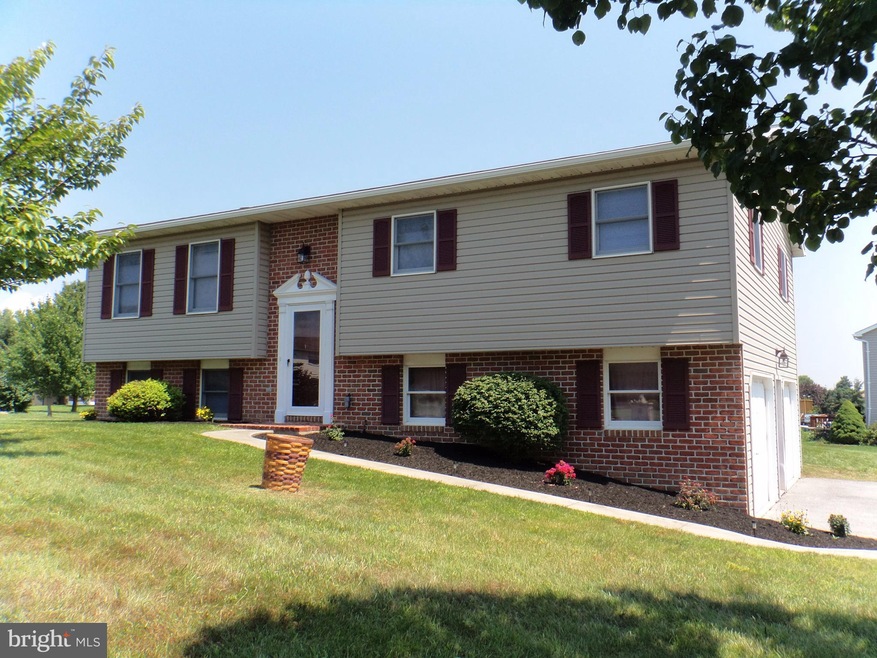 2587 Rocky Spring Rd, Chambersburg, PA 17201 - photo 1