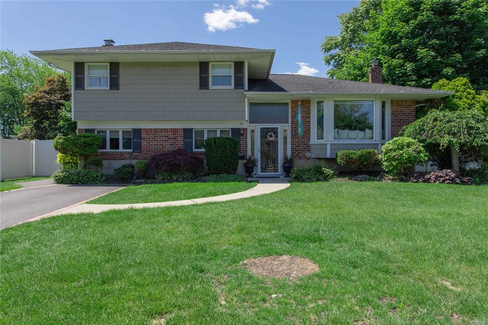 unlisted-address, ComMacK, NY 11725 - photo 1