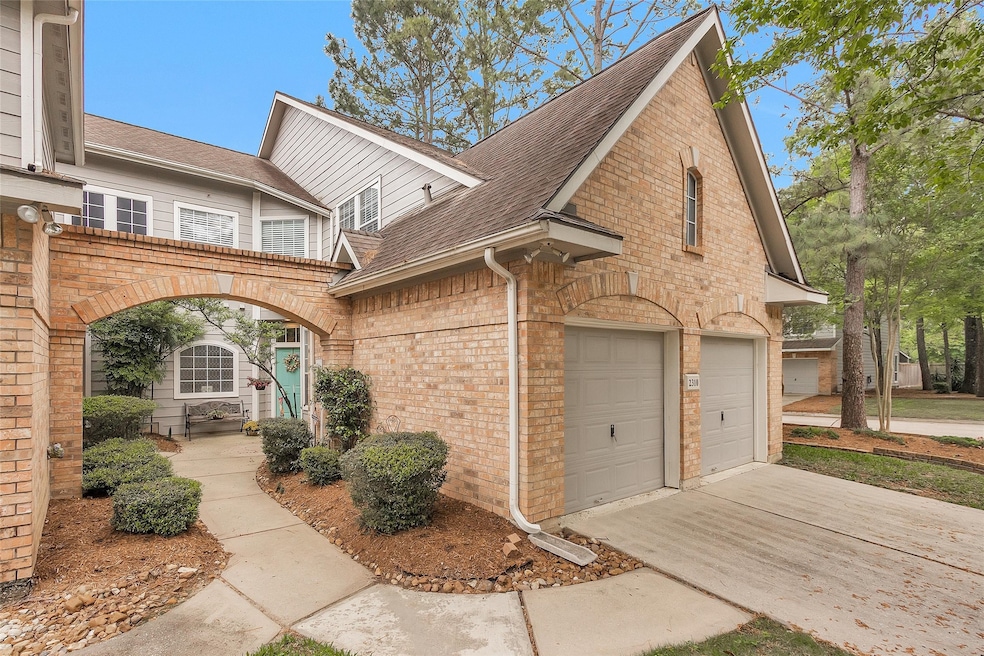 Cute, 2 story townhouse with attached 2 car garage