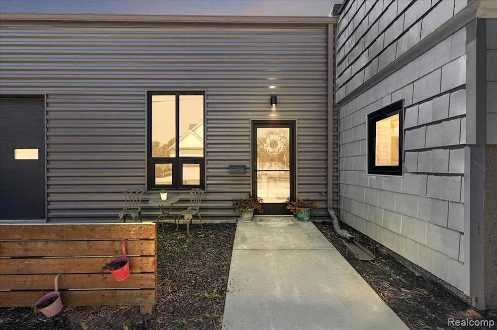 1300 Batavia Ave unit 2, Royal Oak, MI 48067 - photo 1