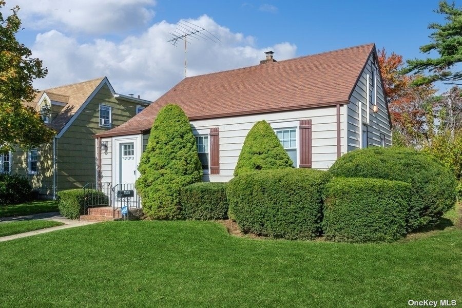 607 Hillside Ave, New Hyde Park, NY 11040 MLS ONE3513957