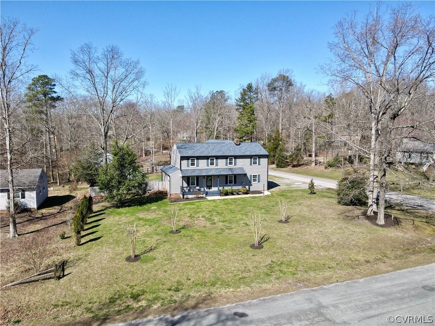 View of front of home featuring a front lawn