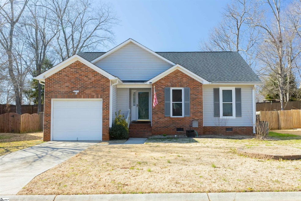 107 Golden Crest Ct, Mauldin, SC 29662 - photo 1