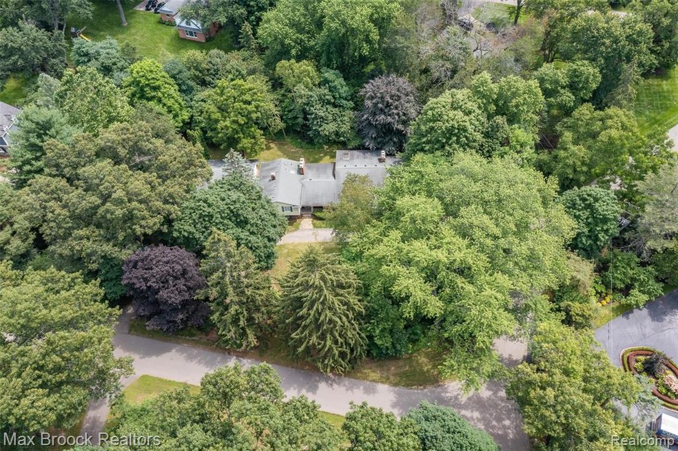 32420 Romsey Rd, Franklin, MI 48025 - photo 1