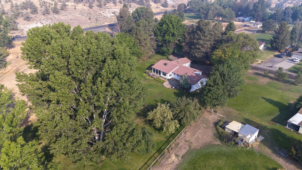 3-web-or-mls--4018 NW Xavier Ave, Redmon