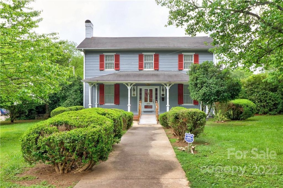 604 Davie Ave, Statesville, NC 28677 - photo 1