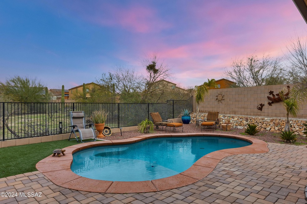 5026 W Triangle Leaf Ct